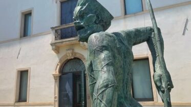 Da New York al Museo Sartori: “Stranamore/il Mostro Turchino”. Laboratorio internazionale dal 2 al 16 giugno 2026
