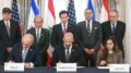 Israele-Libano, accordo firmato a Washington. Hezbollah dice no. Netanyahu: “Idf restano nel Paese”