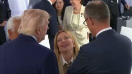 Trump-Meloni, siparietto distensivo al G7: “Io abbandonato”, “Noi sempre amici”
