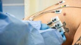 Caldo, disidratazione e sbalzi pressori: ecco le 10 regole per proteggere la salute del cuore