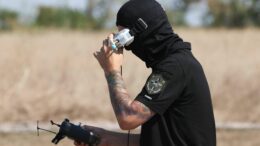 Ucraina, raid russi nella notte con droni e missili. Kiev colpisce raffineria a Krasnodar