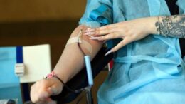 Chi ha tatuaggi può donare sangue? I dubbi più frequenti fra bufale e verità