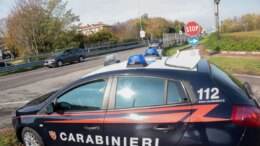 Scontro tra un suv e uno scooter in Versilia, morto un 17enne. Fermato il pirata della strada