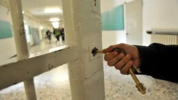 Detenuto 26enne trovato morto nella sua cella nel carcere della Dogaia a Prato, disposta l’autopsia