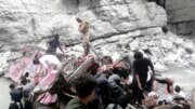 Bus precipita in un burrone in Pakistan, almeno 40 morti