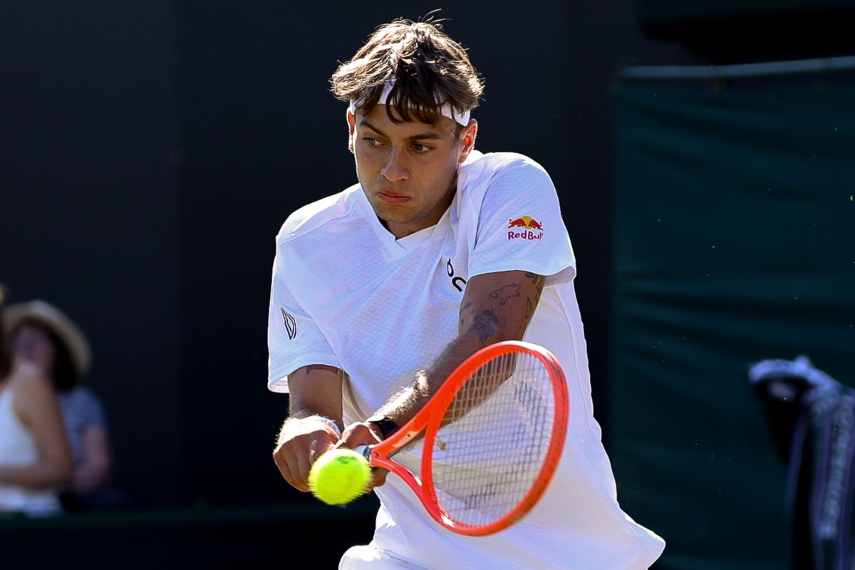 Cobolli piega Khachanov in 5 set e vola agli ottavi di Wimbledon Cobolli piega Khachanov in 5 set e vola agli ottavi di Wimbledon