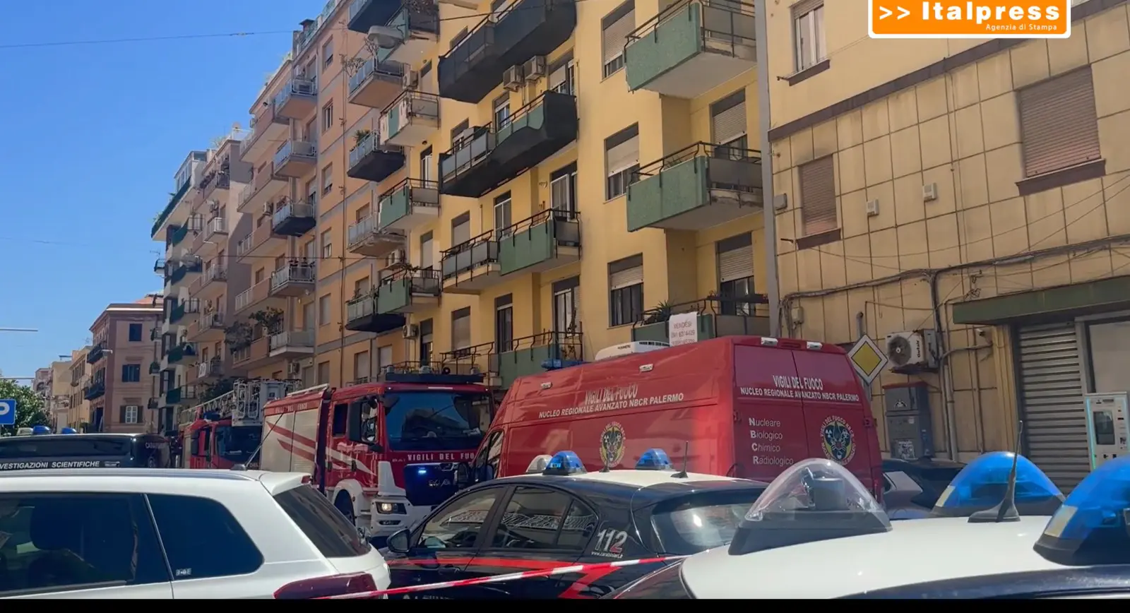 Uomo ucciso a coltellate a Palermo, presunto omicida si barrica in casa Uomo ucciso a coltellate a Palermo, presunto omicida si barrica in casa