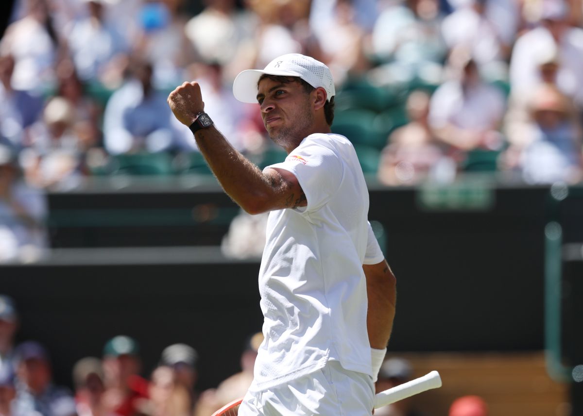 Cobolli batte De Minaur in tre set e vola ai quarti di Wimbledon Cobolli batte De Minaur in tre set e vola ai quarti di Wimbledon