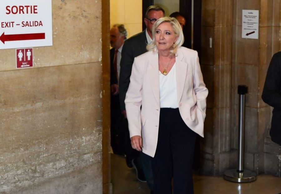 Marine Le Pen condannata a 3 anni ma potrebbe candidarsi Marine Le Pen condannata a 3 anni ma potrebbe candidarsi