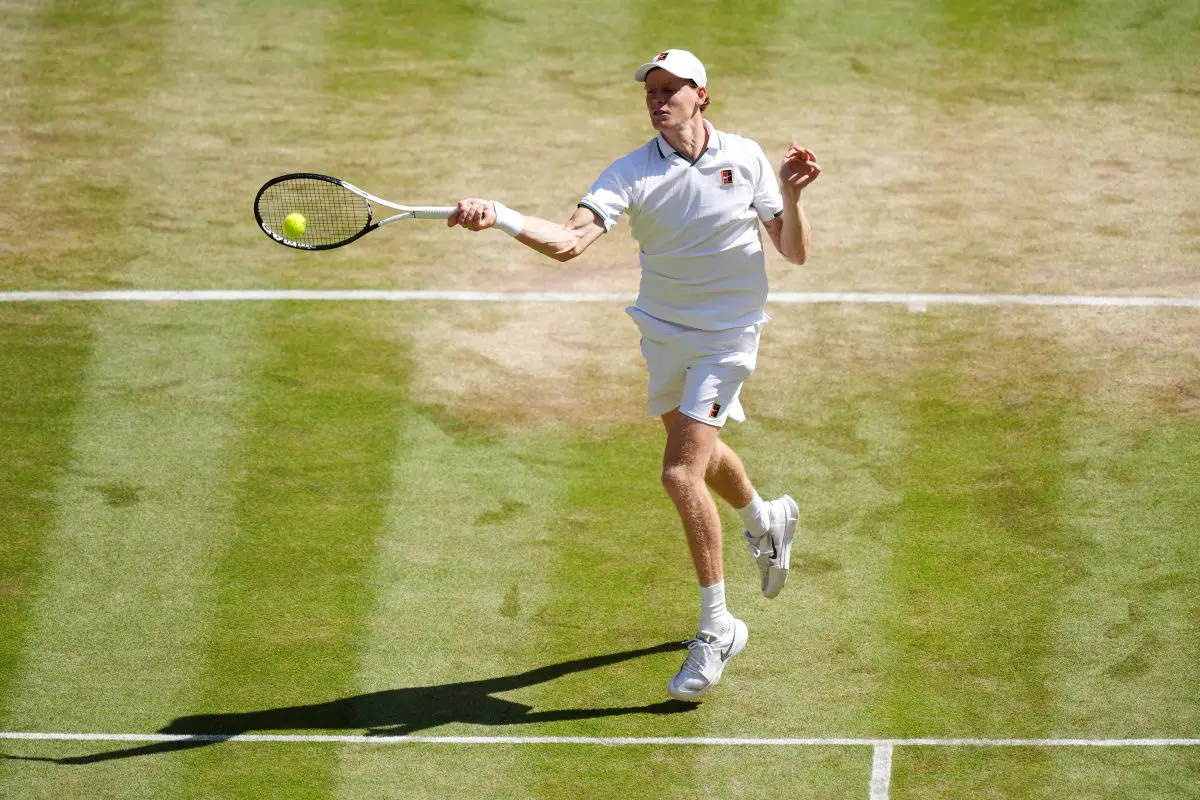 Sinner batte Struff e vola in semifinale a Wimbledon Sinner batte Struff e vola in semifinale a Wimbledon