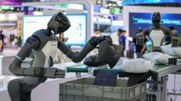 Cina, nel 2026 la produzione di robot umanoidi supererà le 100.000 unità