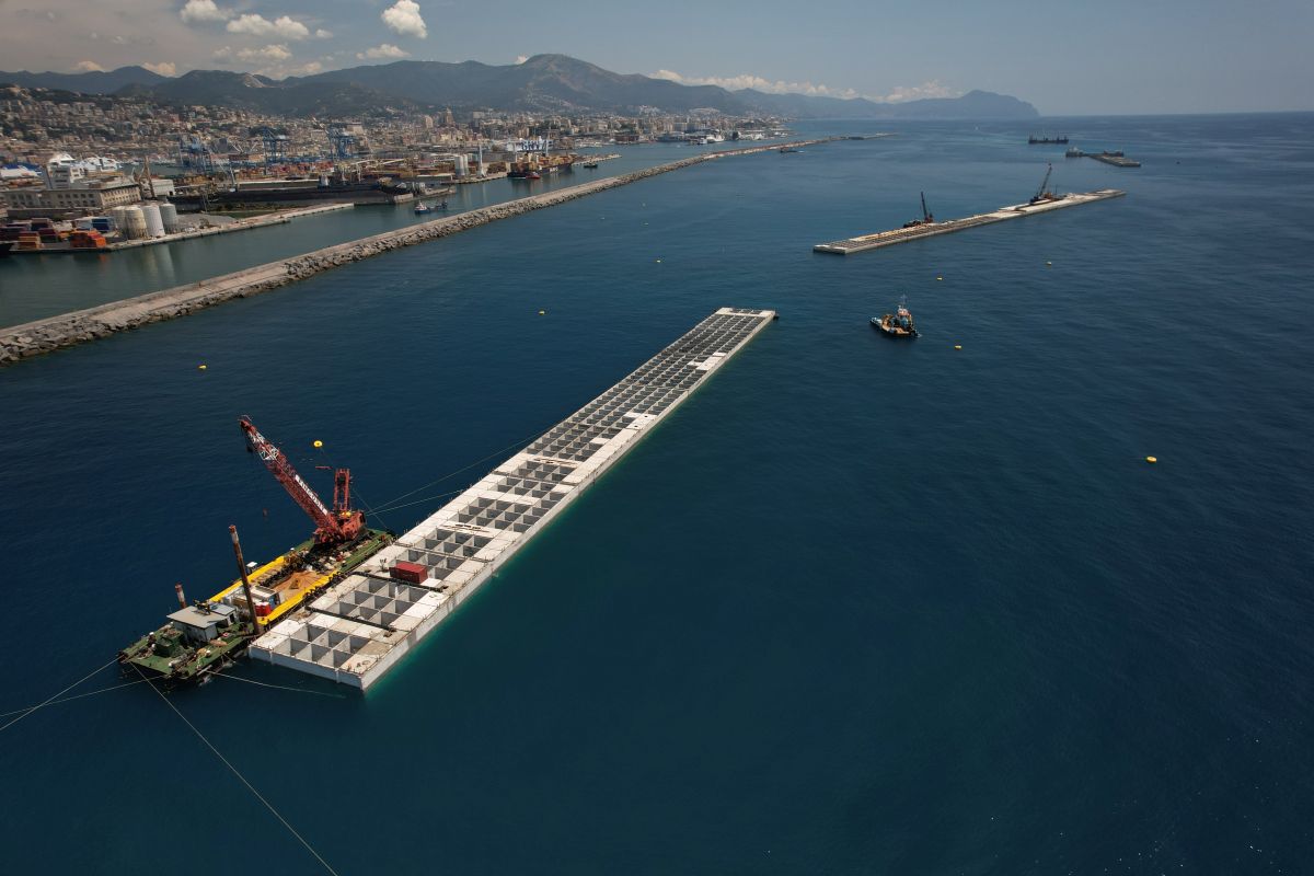 Posato il 26^ cassone della Diga Foranea di Genova Posato il 26^ cassone della Diga Foranea di Genova