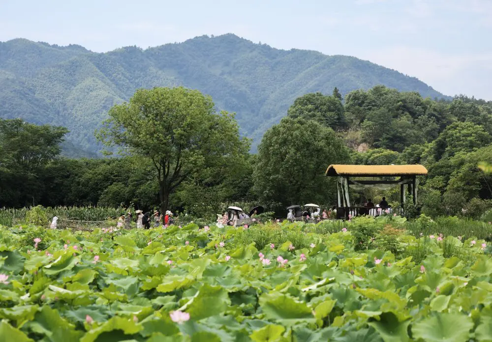 Cina, buoni di consumo per 450 mln di yuan a favore del turismo estivo Cina, buoni di consumo per 450 mln di yuan a favore del turismo estivo