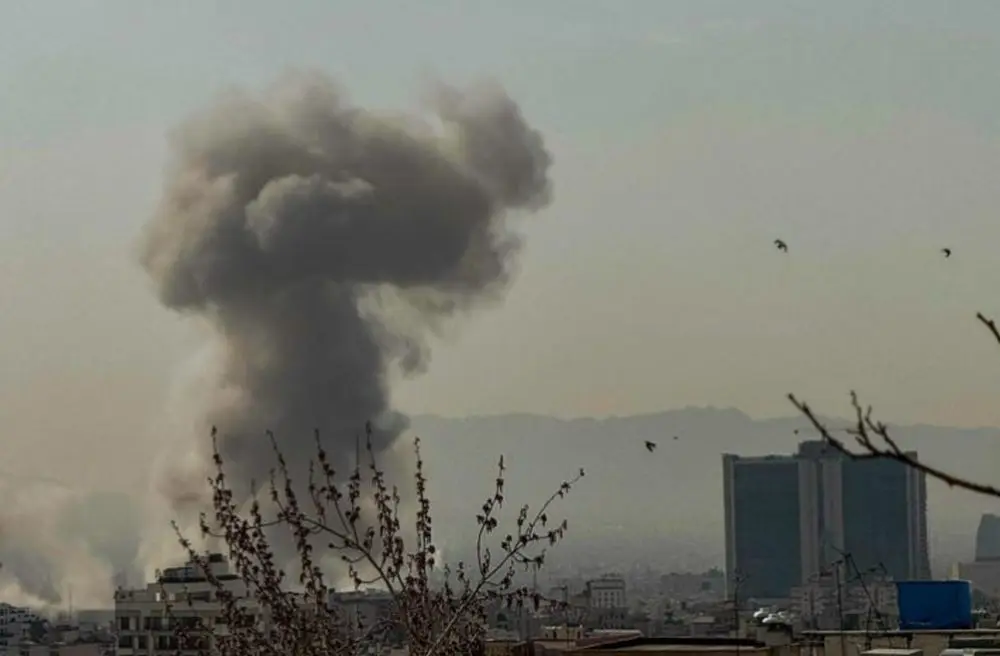 Gli Stati Uniti colpiscono 90 obiettivi in Iran, Teheran attacca basi Usa Gli Stati Uniti colpiscono 90 obiettivi in Iran, Teheran attacca basi Usa