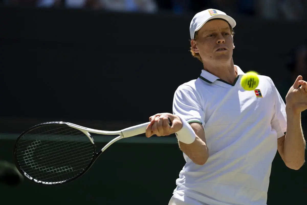 A Wimbledon Sinner piega Djokovic in 3 set, è in finale contro Zverev A Wimbledon Sinner piega Djokovic in 3 set, è in finale contro Zverev