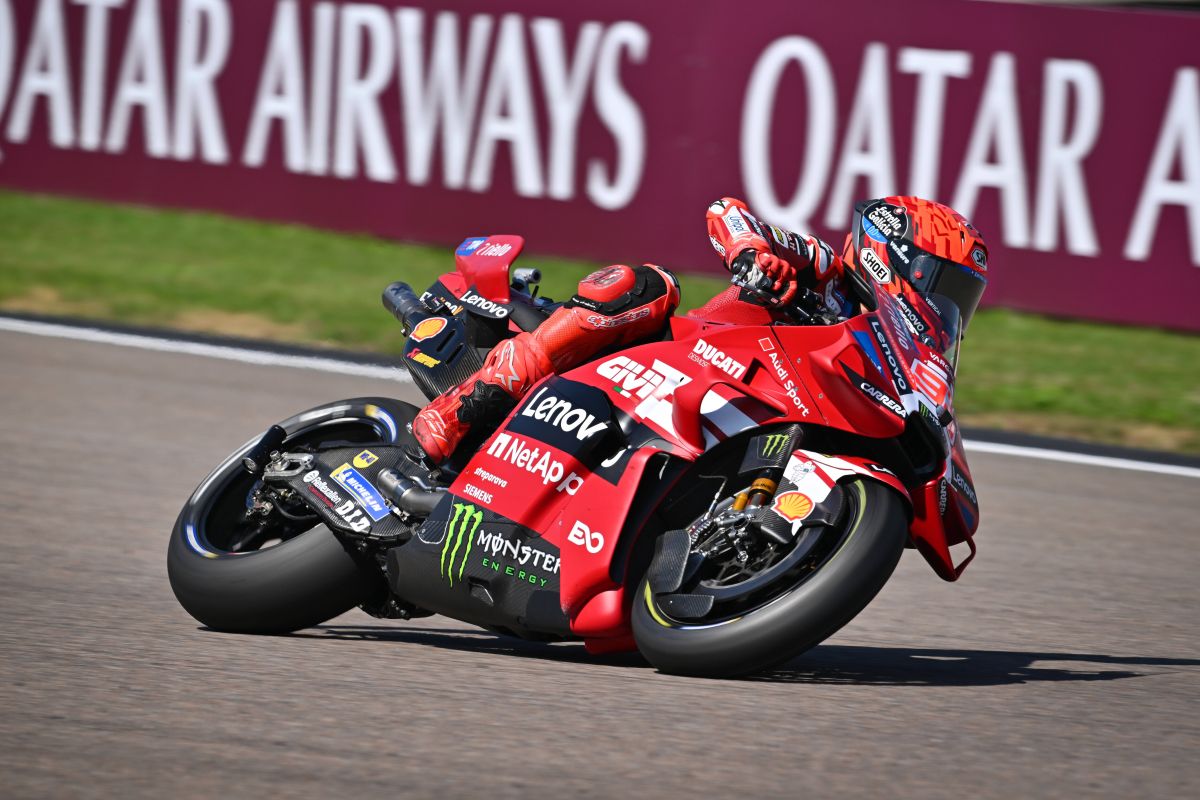 Marc Marquez in pole al Sachsenring, caduta per Bezzecchi Marc Marquez in pole al Sachsenring, caduta per Bezzecchi