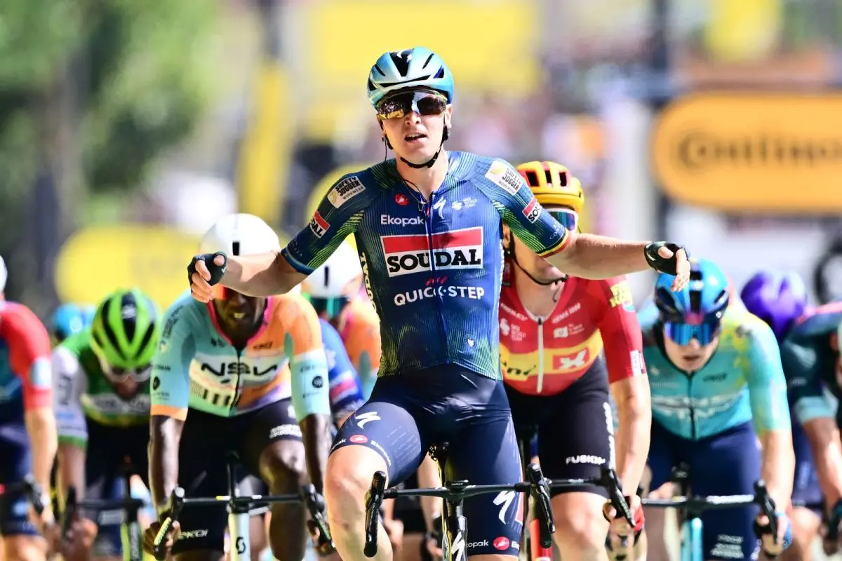 Merlier concede il bis in volata al Tour, Pogacar resta in giallo Merlier concede il bis in volata al Tour, Pogacar resta in giallo