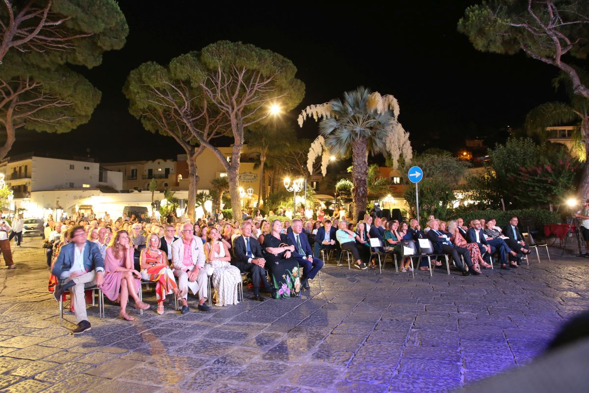 Premio Ischia, serata conclusiva con grandi nomi stampa internazionale e italiana Premio Ischia, serata conclusiva con grandi nomi stampa internazionale e italiana