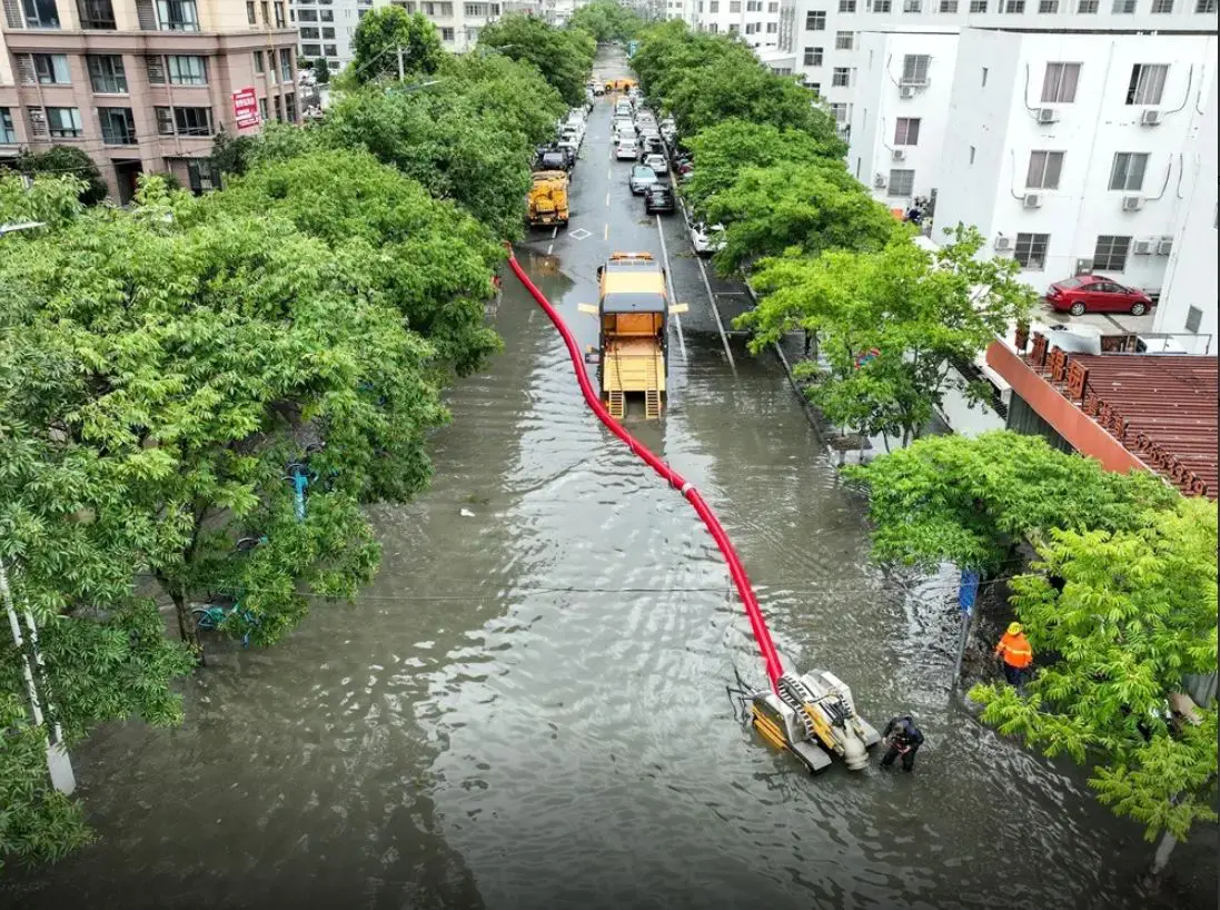 Il tifone Bavi continua a colpire la Cina, Pechino innalza allerta inondazioni Il tifone Bavi continua a colpire la Cina, Pechino innalza allerta inondazioni