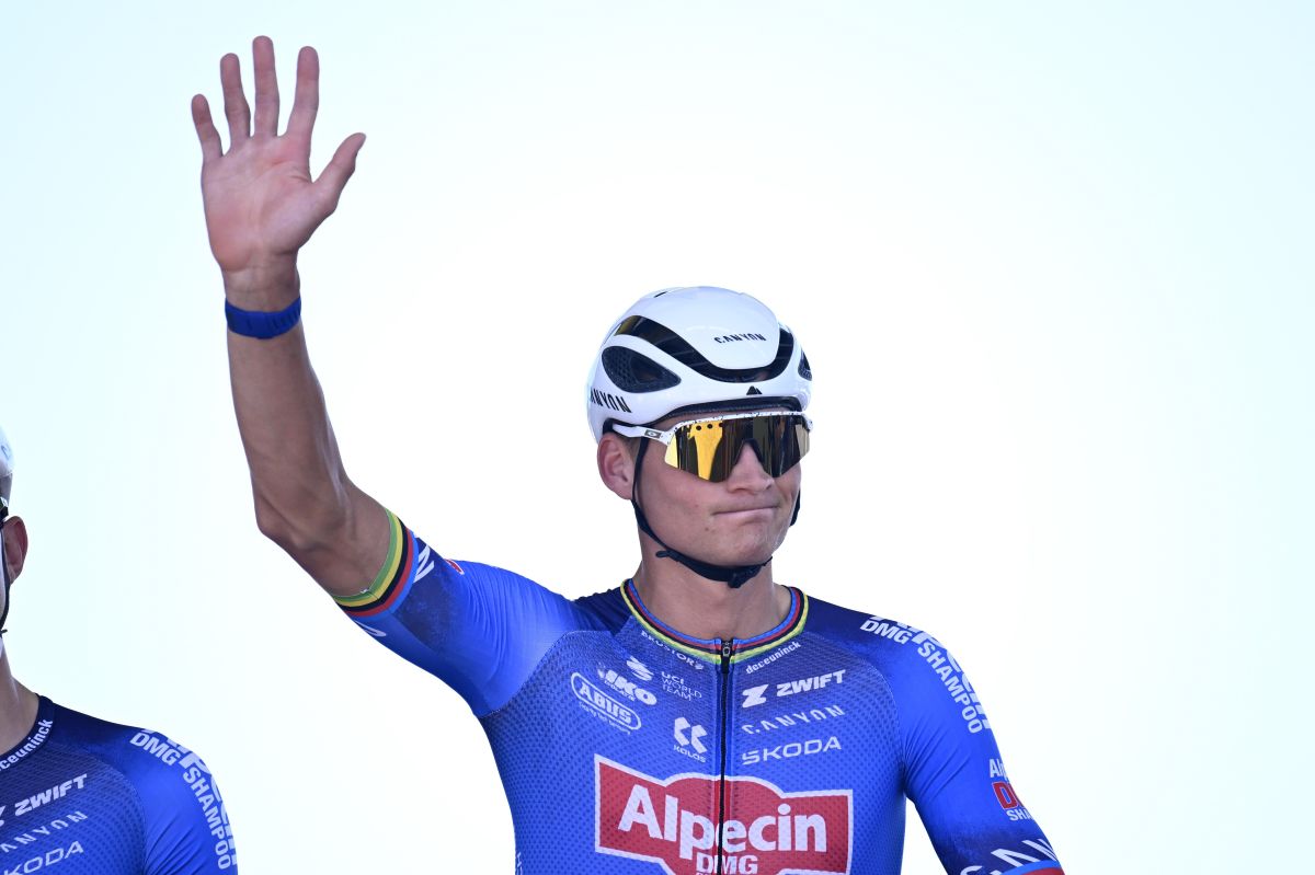 Van der Poel timbra la nona tappa al Tour, Pogacar resta in giallo Van der Poel timbra la nona tappa al Tour, Pogacar resta in giallo