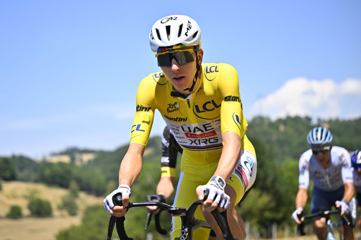 Al Tour ennesimo acuto di Pogacar, sempre più maglia gialla Al Tour ennesimo acuto di Pogacar, sempre più maglia gialla