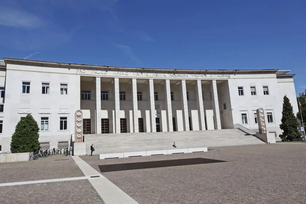 Crolla parte edificio Tribunale a Bolzano Crolla parte edificio Tribunale a Bolzano