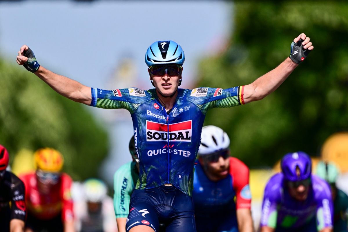 Merlier vince anche la 12^ tappa e cala il tris al Tour, Pogacar sempre leader Merlier vince anche la 12^ tappa e cala il tris al Tour, Pogacar sempre leader