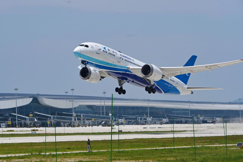 Cina, cresce traffico aereo passeggeri internazionale, in un anno +5,7% Cina, cresce traffico aereo passeggeri internazionale, in un anno +5,7%