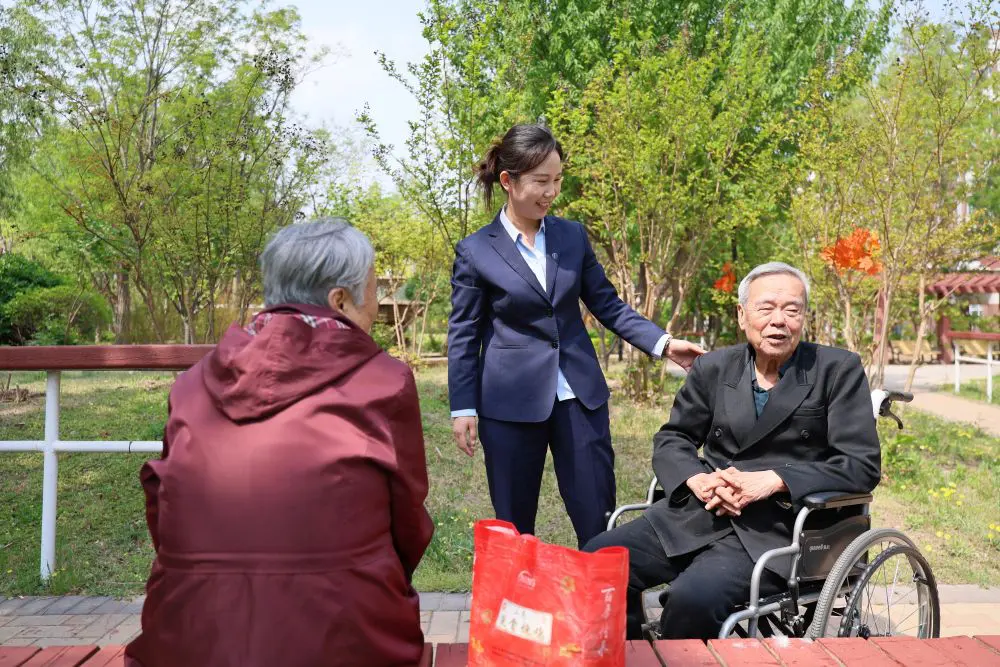 Cina, misure per promuovere i servizi domestici Cina, misure per promuovere i servizi domestici