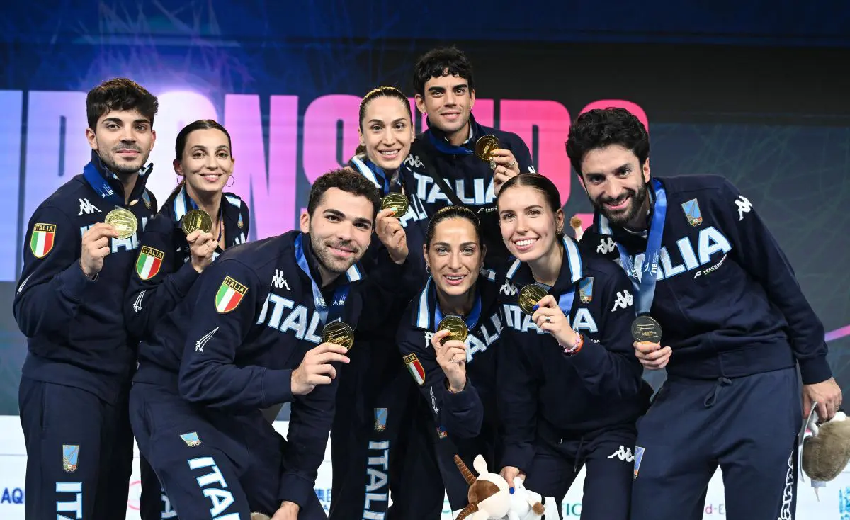 Doppio oro per l’Italscherma ai Mondiali, trionfano fiorettisti e spadiste Doppio oro per l’Italscherma ai Mondiali, trionfano fiorettisti e spadiste