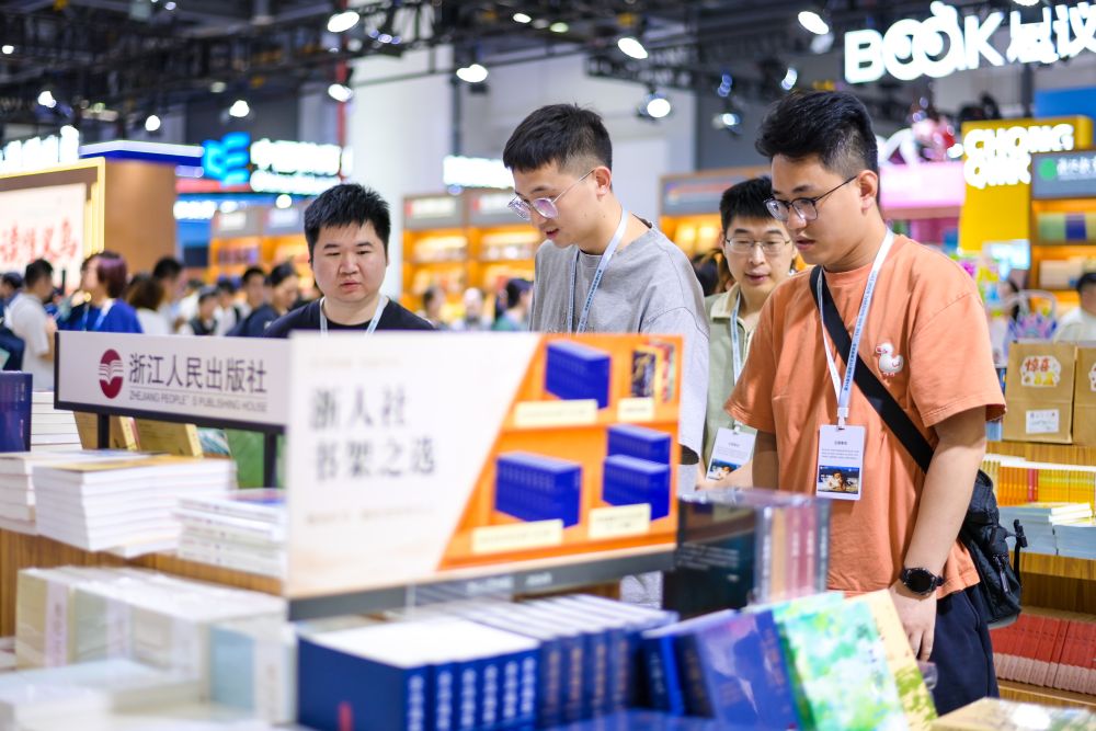 Cina, alla Fiera nazionale del libro transazioni per 1,18 miliardi di yuan Cina, alla Fiera nazionale del libro transazioni per 1,18 miliardi di yuan
