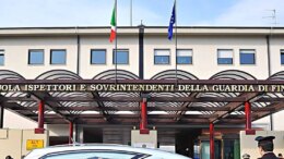 Allieva della scuola della Guardia di Finanza a L’Aquila precipita dal terzo piano, è in gravi condizioni