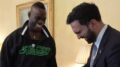 Balotelli a New York dal sindaco Mamdani, stretta di mano e maglia del Ghana in dono