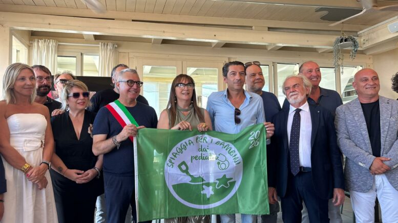 Estate. “Aree gioco ombreggiate, dispenser di crema solare e mezze porzioni”: la ricetta per spiagge sempre più a misura di bimbi