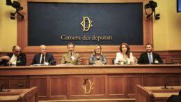 Piatti pronti, carni lavorate, bevande zuccherate e snack confezionati; alert gastroenterologi sui cibi-ultraprocessati e i loro rischi