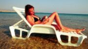 Weekend al mare: 5 capi essenziali per viaggiare leggere ma con grande stile