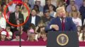 Imita Trump alle sue spalle durante un comizio, il video virale