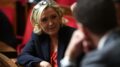 Francia, Marine Le Pen condannata ma può ancora candidarsi alle presidenziali: attesa per la sua decisione