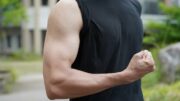 Muscoli forti anche invecchiando? Si può, ecco come avere l’effetto Braccio di ferro