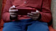 Social, lo psicologo al Governo: “Divieto under 15 e poi Patentino digitale obbligatorio”