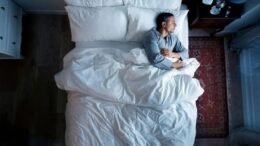 “Lavoratori over 50 non dormono”, l’allarme a causa dello stress