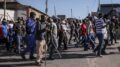 Sudafrica, proteste anti migranti: ronde manifestanti tra le case per cercare irregolari, due morti