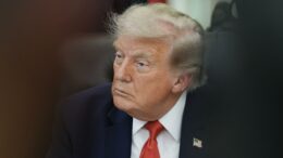 Iran, Trump insiste: “Colpiremo molto duramente, ora è il nostro turno”