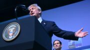 Trump show a vertice Nato ad Ankara, dopo gli attacchi è “immenso amore” con gli alleati
