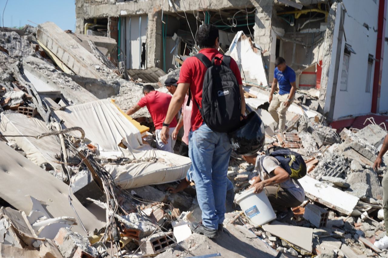 Colombia, il bilancio delle vittime del terremoto sale a 111 Colombia, il bilancio delle vittime del terremoto sale a 111