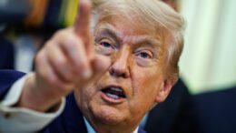 Trump “Abbiamo il controllo totale dello Stretto di Hormuz e lo manterremo”