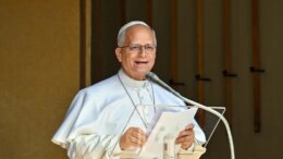 Papa “Dignità dei minori migranti calpestata, tutelarne diritti fondamentali”