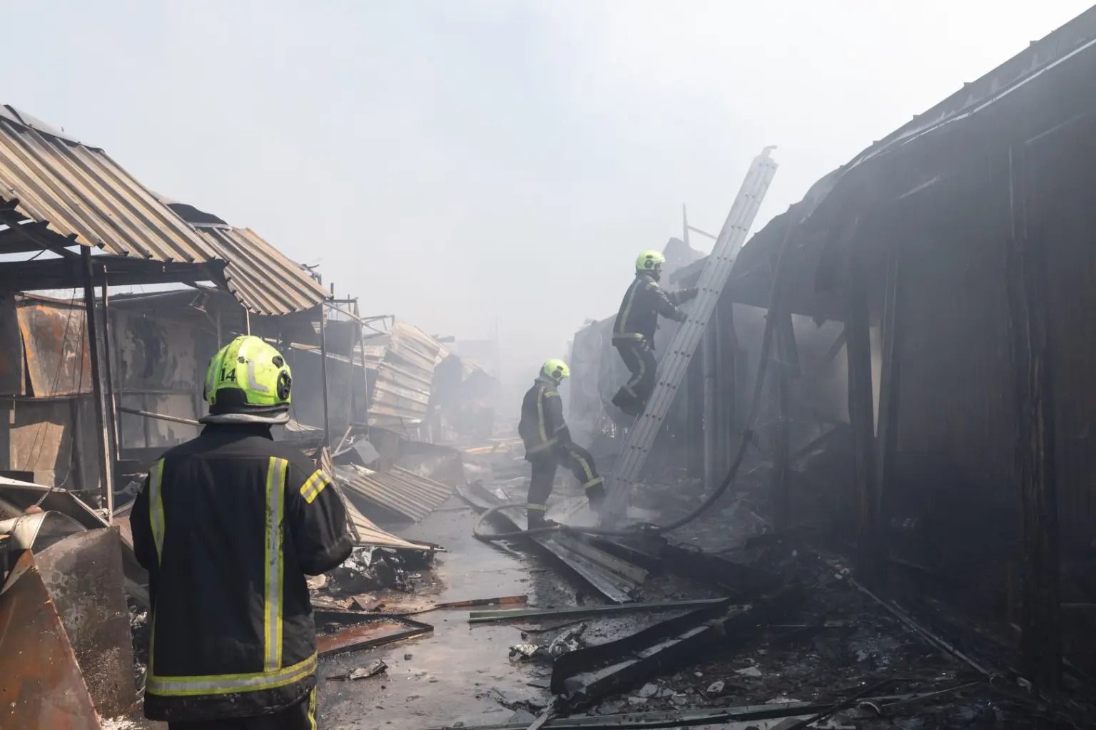 Attacco russo su Kiev con almeno 12 morti, colpito ospedale pediatrico Attacco russo su Kiev con almeno 12 morti, colpito ospedale pediatrico