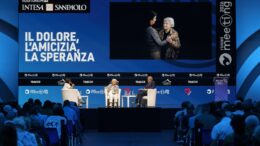 Incontro tra due “sorelle di dolore” apre la 47^ edizione del Meeting di Rimini