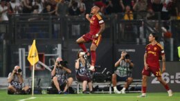 Tre volte Dybala-Malen, poi Pisilli: la Roma piega la Fiorentina